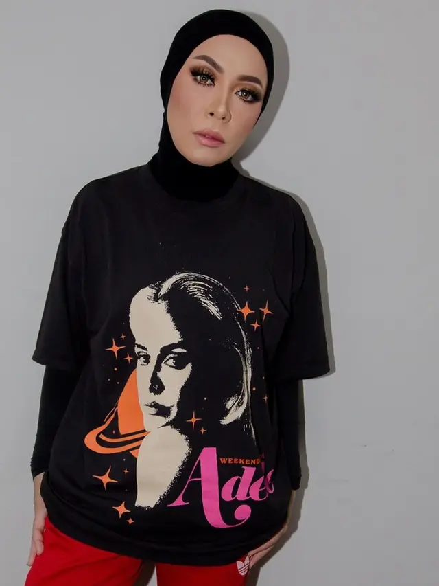 Gaya Elegan Melly Goeslaw dengan Outfit Hitam, Makin Kece