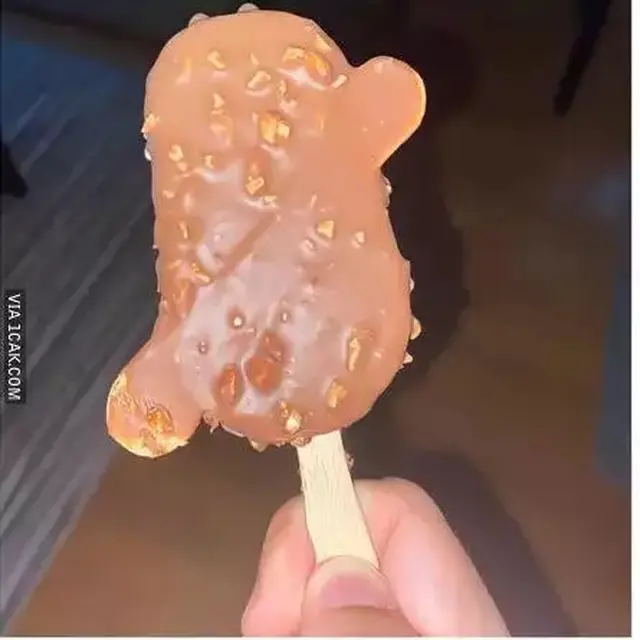 6 Momen Apes Saat Makan Es Krim, Gagal Kembalikan Mood Bahagia