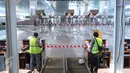 Pekerja mengerjakan proyek Terminal 3 Ultimate Bandara Soekarno-Hatta, Tangerang, (8/6). Pengoperasian terminal ini menunggu commissioning final yang akan dilaksanakan Garuda Indonesia dan perolehan izin operasi dari Kemenhub. (Liputan6.com/Angga Yuniar)