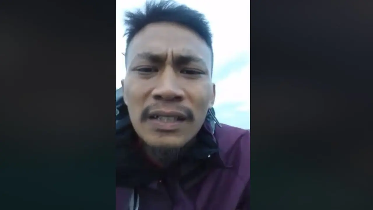 [Bintang] Video Viral, Pria Ini Nekat Live Streaming Saat Kapal Motor Lestari Maju Tenggelam