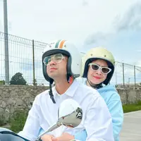 Nagita Slavina tampil santai saat gunakan hak pilihnya di Pilkada Serentak 2024 bersama Raffi Ahmad [@raffinagita1717]