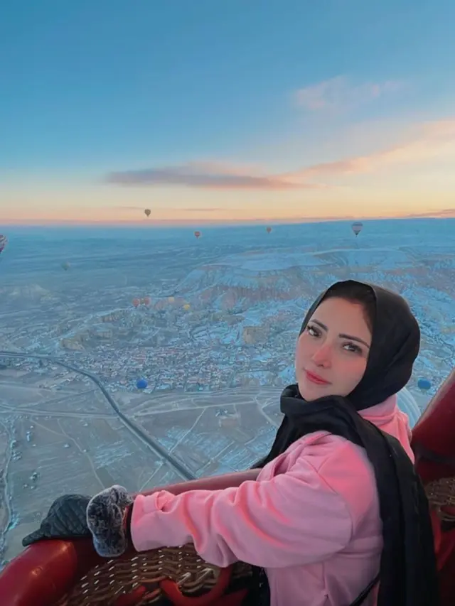 6 Potret Liburan Ayu Aulia di Cappadocia Bareng Zikri Daulay, Tampil Berhijab