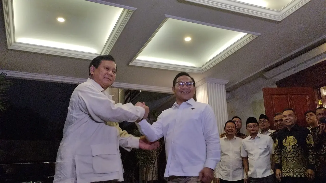 Ketua Umum Partai Kebangkitan Bangsa (PKB) Muhaimin Iskandar (Gus Muhaimin) bersilaturahim ke kediaman Ketua Umum Partai Gerindra di Jalan Kertanegara IV, Kebayoran Baru, Jakarta Selatan,