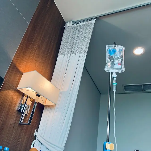 6 Potret Ricky Harun Dirawat di RS karena Peradangan Sinus,