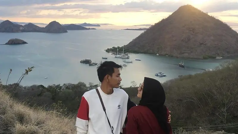 6 Potret Bulan Madu Angga Putra 'Anak Langit' dan Hafna Alliya di Labuan Bajo, Romantis