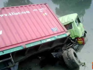 Truk Masuk Kali