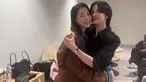 Kehadiran sahabat dan rekan-rekan Song Hye Kyo membuat suasana semakin mengharukan. Lim Ji Yeon, yang menjalin persahabatan dengan Song Hye Kyo sejak membintangi "The Glory" (2022-2023), tampak hadir sebagai bentuk dukungannya terhadap film ini. (Liputan6.com/IG/@limjjy2)
