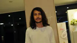 Penyanyi Marcello Tahitoe alias Ello terlihat menghadiri konser perdana penyanyi Raisa di Istora Senayan, Jakarta, Minggu (24/5/2015). (Liputan6.com/Panji Diksana)