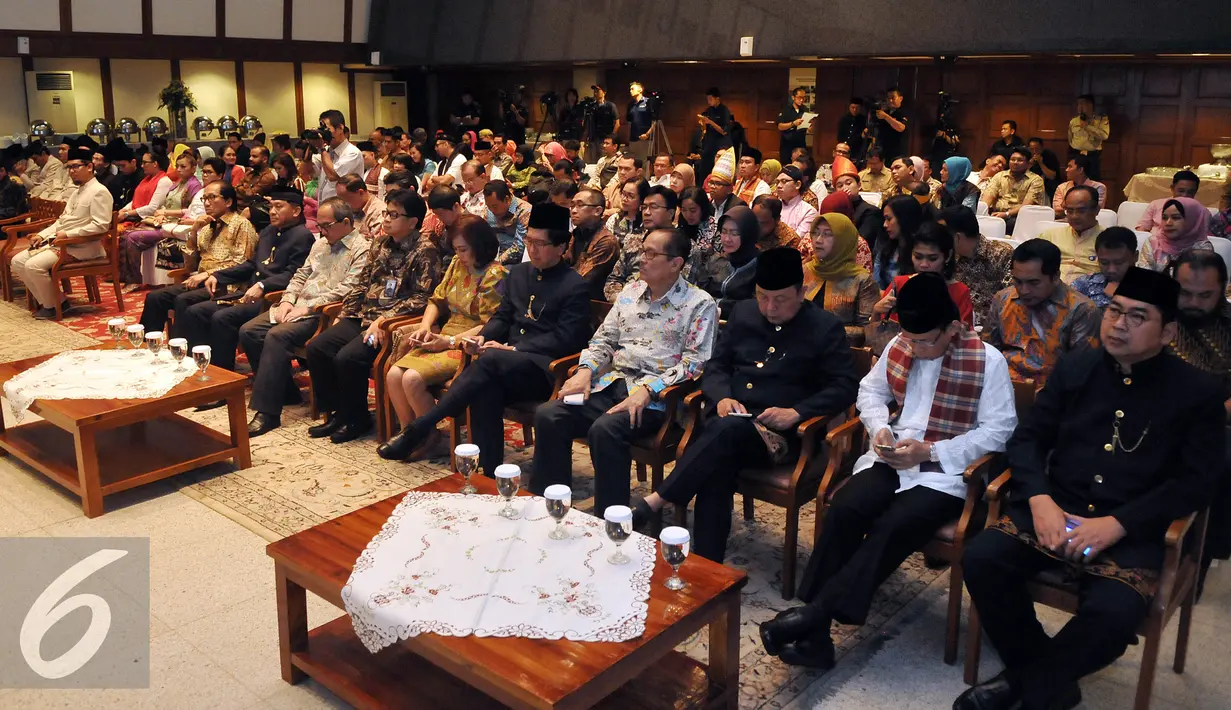 Suasana Pembukaan acara Evaluasi Dengar Pendapat  10 LPS TV  Berjaringan di Balai Kota, Jakarta, Selasa (10/5/2016). Acara ini sebagai evaluasi proses perpanjangan izin penyiaran 10 tahun televisi (Liputan6.com/JohanTallo)