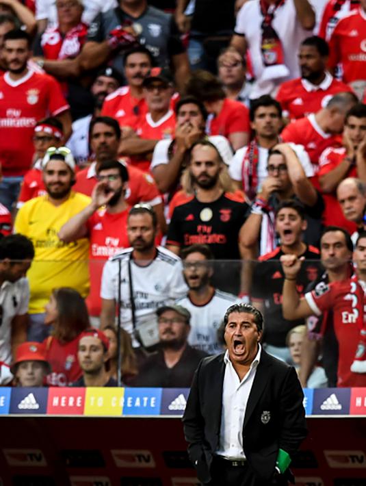 Contohnya Angel di Maria (33 Juta Euro), Ederson ke Man City (40 Juta Euro) dan Axel Witsel yang dilego ke China dengan mahar yang sama. Tak heran Benfica termasuk klub dengan keuangan yang cukup stabil. (AFP/De Melo Moreira)