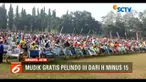 Ribuan penarik becak padati kantor Kabupaten Jombang untuk menyerbu beras zakat gratis dari bupati Jombang.