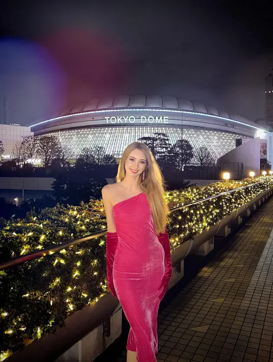 <p>Jasmin Selberg lahir di Tallinn, Estonia, merupakan seorang model. Ia juga cucu Piret Midleberg, seorang seniman dan ilustrator ternama Estonia. Foto: Instagram.</p>