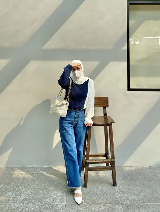 Selain itu, nuansa putih gading juga bisa jadi pilihan nuansa lain selain putih yang netral dipadukan dengan apapun.