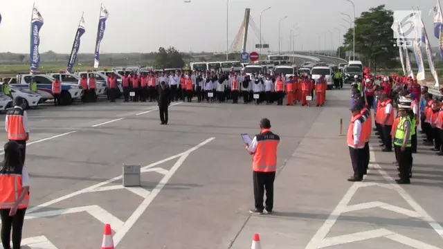 Berbagai persiapan telah dilakukan di hari pertama pembukaan Tol Soker, Solo-Salatiga. Ratusan petugas gabungan dari Kepolisian, Kesehatan, dan petugas lainya, menggelar apel kelengkapan dan kesiapan prasarana.