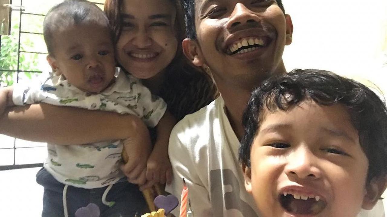 Jarang Tersorot, Ini 6 Momen Kompaknya Dede Sunandar dan Istri