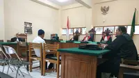 Kasus penilapan tabungan BRI Unit Kedungtuban Cabang Cepu, Kabupaten Blora, Jawa Tengah, masih terus bergulir. Hingga saat ini, tersangka Nurkholis (30) telah menjalani dua kali sidang dengan agenda pemeriksaan para saksi. (Liputan6.com/ Ahmad Adirin)