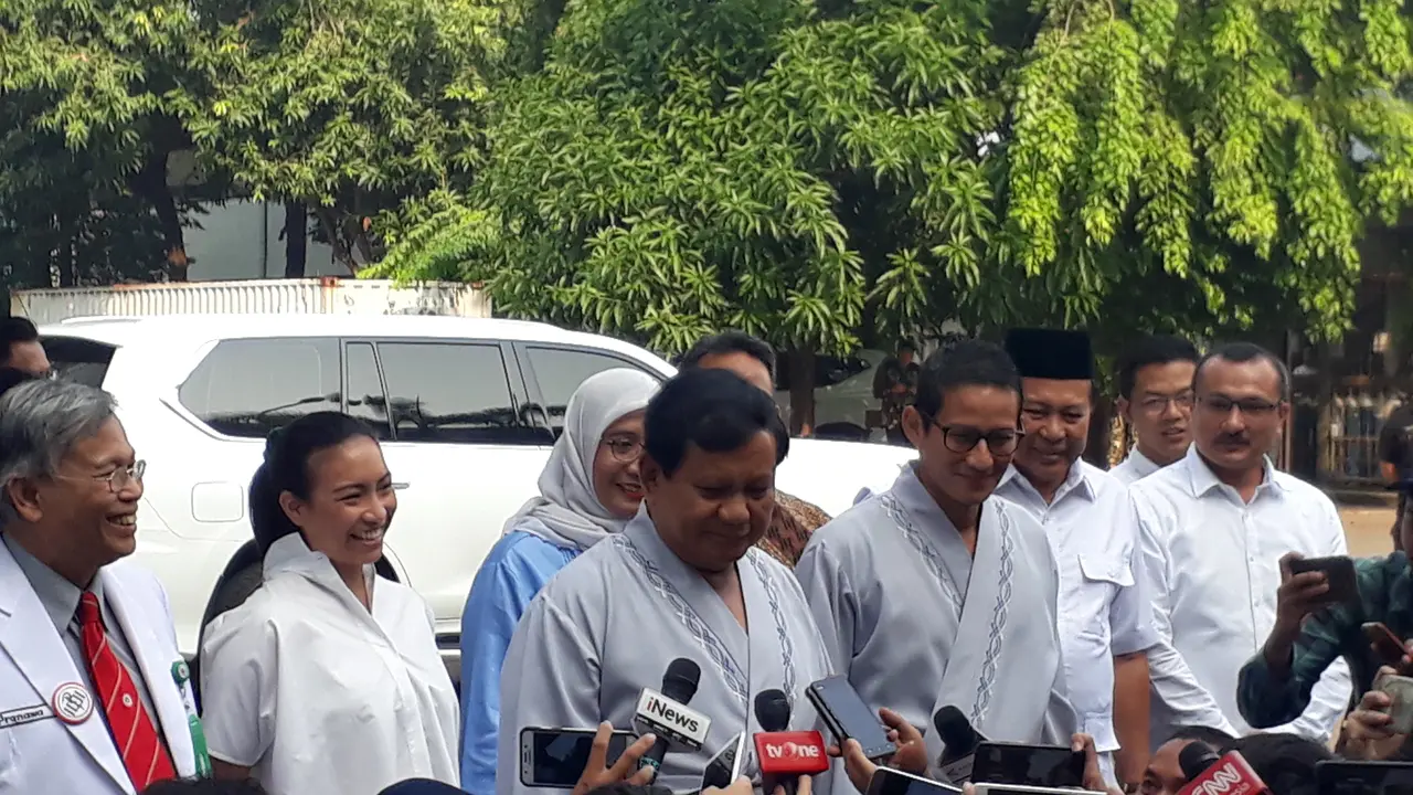 Bakal Capres dan Cawapres Prabowo Subianto dan Sandiaga Uno menjalani tes kesehatan di RSPAD, Jakarta.