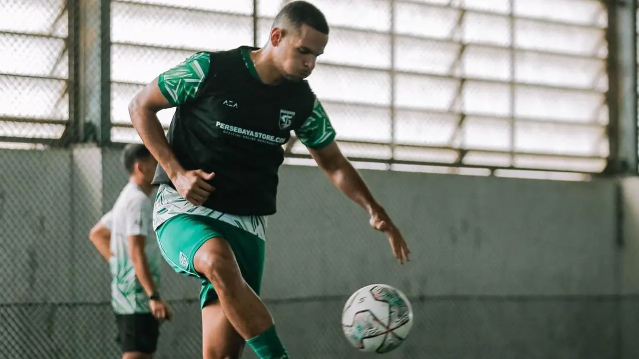 5 Potret Leo Lelis saat Latihan Pramusim Persebaya Surabaya, Selalu Fokus