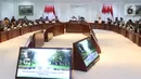 Presiden Joko Widodo didampingi Wakil Presiden Ma'ruf Amin memimpin rapat terbatas di Kantor Presiden, Jakarta, Senin (9/12/2019). Ratas tersebut membahas pelaksanaan program kredit usaha rakyat tahun 2020. (Liputan6.com/Angga Yuniar)