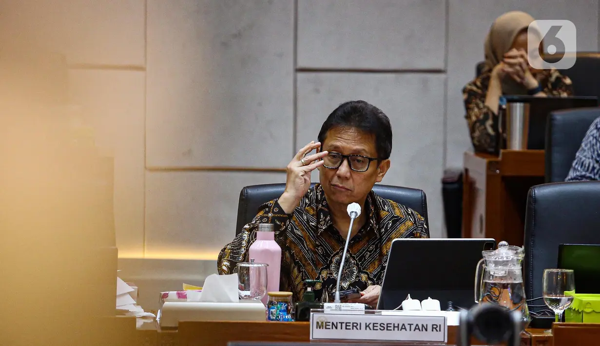 Menteri Kesehatan Budi Gunadi Sadikin saat mengikuti rapat kerja bersama Komisi IX Dewan Perwakilan Rakyat (DPR) RI di Kompleks Parlemen, Senayan, Jakarta, Selasa (11/2/2025). (Liputan6.com/Angga Yuniar)