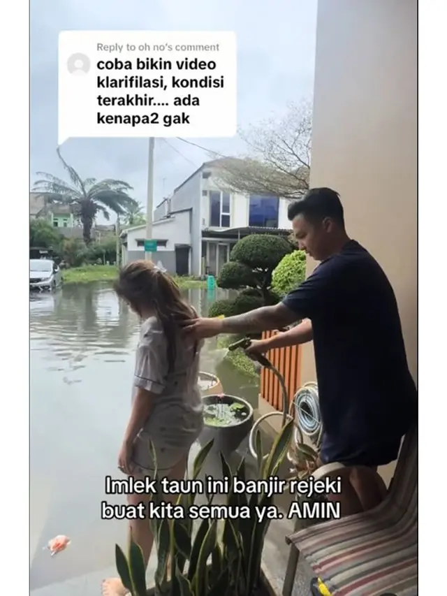 6 Potret Rumah Cherly Juno Kebanjiran di Momen Imlek, Terpeleset saat Bawa Angpao