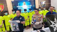 12 Tersangka tindak pidana penyebar rasa permusuhan tentang demo di depan Gedung DPRD Jawa Barat (Foto: Arya Prakasa/Liputan6.com)