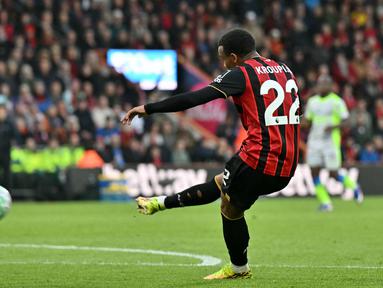 Eli Junior Kroupi menjadi mimpi buruk Manchester City yang membuat mereka gagal dalam perebutan gelar juara Liga Inggris musim 2025/2026. (AFP/Glyn Kirk)
