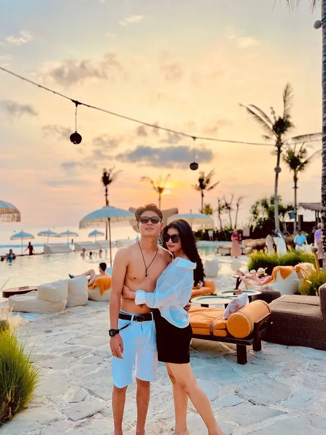 Tri Suaka dan Nabila Maharani Honeymoon