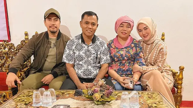 6 Potret Kedekatan Marissya Icha dan Keluarga H. Faisal, Setia Mendampingi