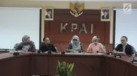 Suasana diskusi yang membahas eksploitasi anak di kantor KPAI, Jakarta, Kamis (14/2). 23.683 anak diduga jadi korban eksploitasi sebuah produk rokok ternama sejak 2008. (Liputan6.com/Herman Zakharia)