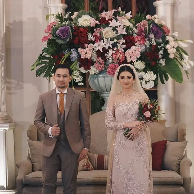 3 Tahun Bersama, Ini 6 Potret Mantan Artis Cilik Ade Surya Akbar dan Istri