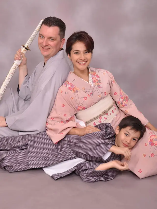 20 Tahun Bersama, Ini 6 Transformasi Kebersamaan Maudy Koesnaedi dan Suami