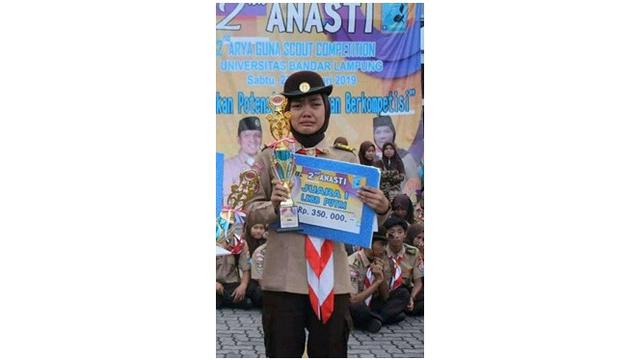 Foto menangis (Sumber: Twitter//ayuhaff)