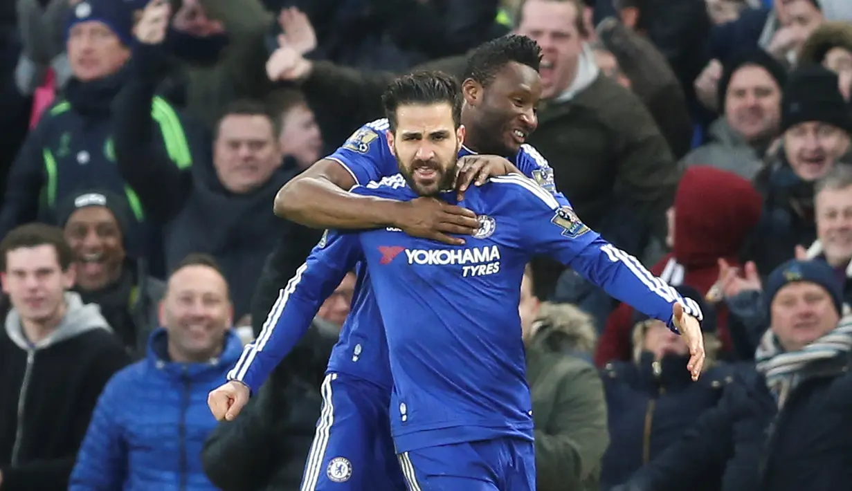 Penampilan dan sikap positif yang ditunjukkan Fabregas mendapat pujian dari Antonio Conte. (AFP/Justin Tallis)