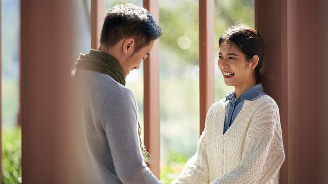 perempuan dan pasangan april 8
