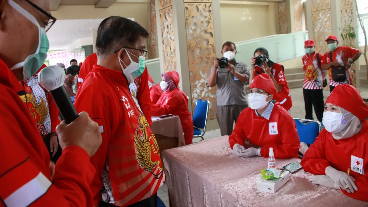 Ketua Umum PMI Yusuf Kalla meresmikan 2 Juta Vaksin PMI bagi Indonesia, di Yogyakarta. (Foto: Liputan6.com/Dok. PMI)
