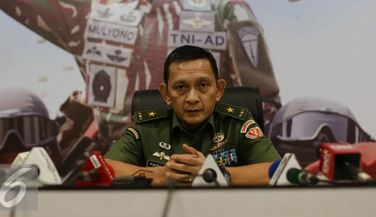 Kadispenad MS Fadhilah menjelaskan kecelakaan heli jatuh tersebut menyebabkan 3 orang meninggal dan 3 lainnya luka berat, Jakarta, Jumat (8/7). (Liputan6.com/Faizal Fanani)