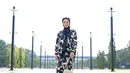 Hijab hitam yang dikenakan Erica Putri menyempurnakan penampilannya. Kakak Citra Kirana ini terlihat cantik memesona dengan gaya penampilan seperti ini. Kesan anggun terlihat dari penampilan Erica Putri dengan pakai pakaian serba hitam. (Liputan6.com/IG/@ericaputrii)
