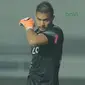 Kiper Timnas Indonesia U-23, Andritany saat melawan Bahrain pada laga PSSI Anniversary Cu 2018 di Stadion Pakansari, Bogor, (26/4/2018). Bahrain menang 1-0. (Bola.com/Nick Hanoatubun)