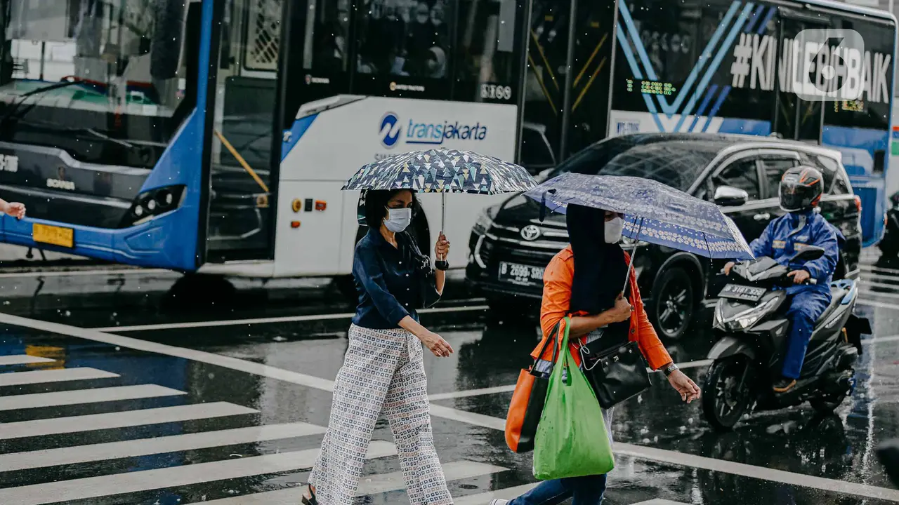 Sejumlah wilayah Indonesia pada pagi hari ini, Selasa (27/2/2024) diprakirakan sebagiannya berawan dan cerah berawan, kecuali hujan ringan di Serang dan Makassar. Begitulah prediksi cuaca Indonesia hari ini.