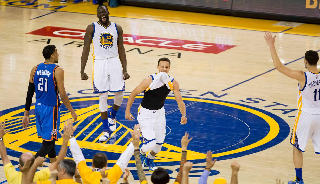 Stephen Curry #30 terlihat senang usai mencetak tiga angka saat melawan OKC Thunder pada final wilayah barat NBA Playoffs di Oracle Arena, (31/5/2016) WIB. Warriors menang 96-88. (Mandatory Credit: Kyle Terada-USA TODAY Sports)ts