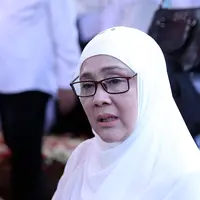 Uci Bing Slamet sempat membelikan empat botol parfum sebelum ibundanya meninggal  (Nurwahyunan/Bintang.com)