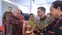 Kementerian Perencanaan Pembangunan Nasional Republik Indonesia (PPN)/Bapennas gandeng United Stated Agency for Internasional Development (USAID) memberikan pelatihan kepada 6.500 petani coklat dan kopi di sejumlah wilayah di Indonesia.