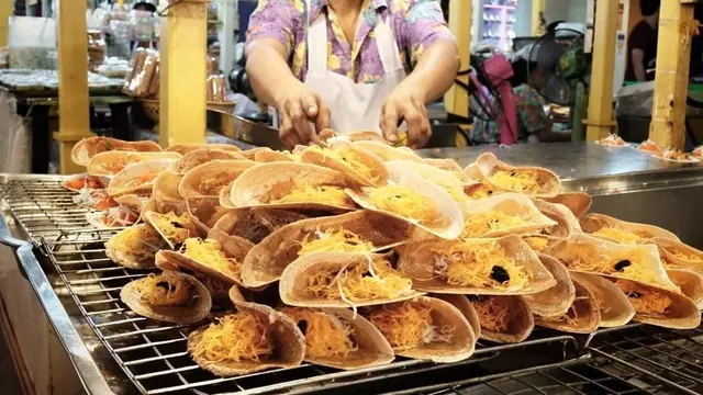 Khanom Buan