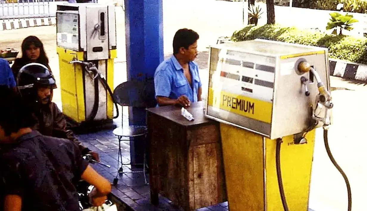 Mau isi Premix tapi isi dompet cukupnya buat premium, apa daya anak SMA. (Source: Instagram/@groupotomotif1990)