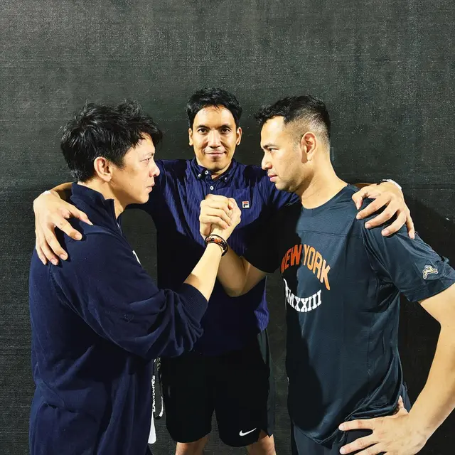 7 Potret Ariel Noah dan Raffi Ahmad Main Ping-Pong Sebelum Tanding di Tinju