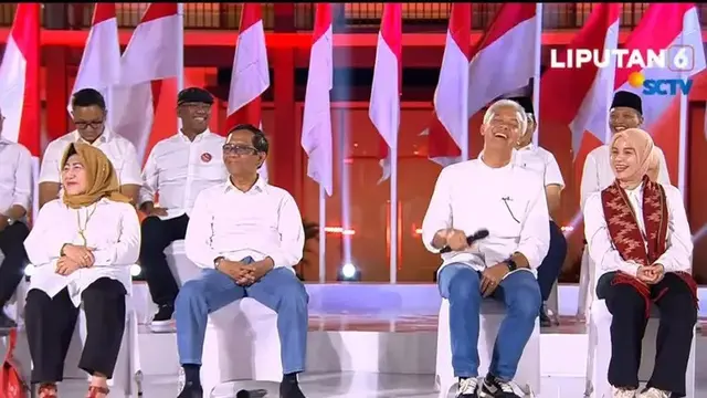 Penampilan Ganjar Pranowo dan Mahfud MD
