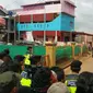 Suasana olah TKP di lokasi penangkapan terduga teroris di Bintara Jaya, Bekasi Barat, Jawa Barat, Minggu (11/12/2016) pagi. (Liputan6.com/Nanda Perdana Putra)