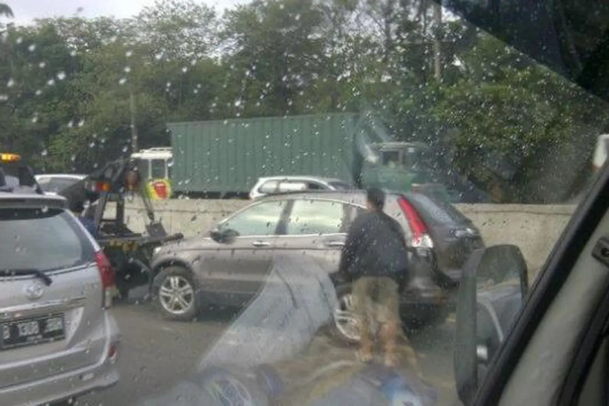 Sejumlah Kecelakaan dan Gerimis Warnai Kemacetan Ibukota Pagi Ini
