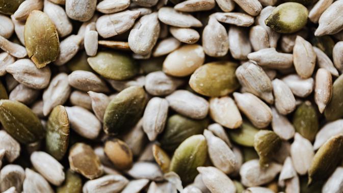 Pumpkin seed atau biji labu. (dok. pexels/Karolina Grabowska)